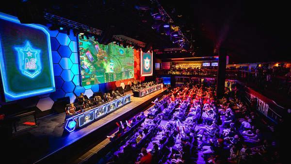 在他眼里 在他眼里